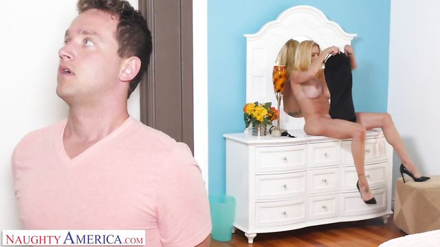 Clip cul ferme de la captivante Briana 