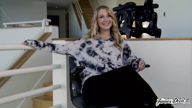 Good pussy-licking session with a passionate model Mandy Armani