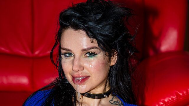 Lussuriosa Trina Rush partecipa in porno scopata laterale