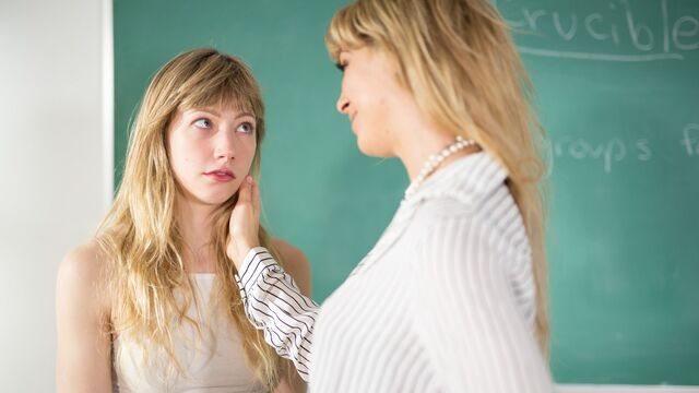 Bande-annonce de striptease avec l'exotique Cherie Deville et Ivy Wolfe de Club Sweethearts