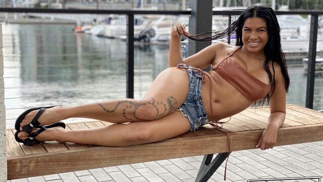 BJ Raw presenta porno con las oral de Maya Farrell