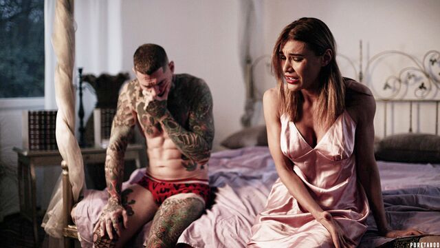 Kitana Lure en clip de con curvas de Pure Taboo