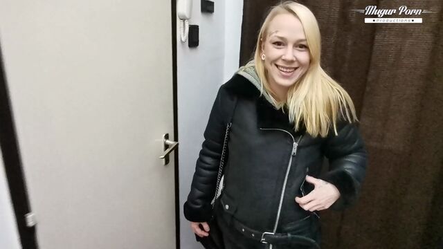 Aesthetic homemade sex in the cowgirl pose with a blonde Chrystal Sinn