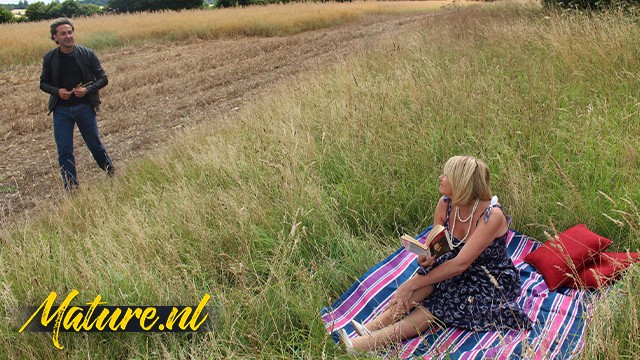 Milf Amy's riding action by Mature NL