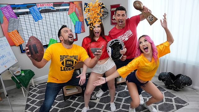 Adelanto de vaquera protagonizado por la exquisita Aubry Babcock y Nikki Mars