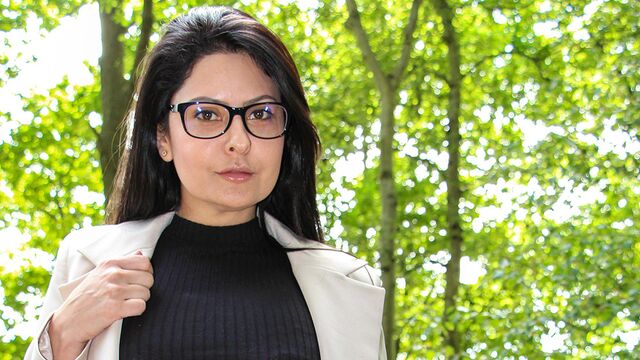 Verspielte Mariska X - Brünette XXX - Elegant Raw