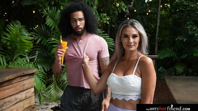 Provocante Mandy Rhea in riprese tette grosse