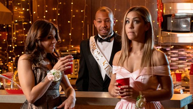 Awesome models Alina Lopez and Isabel Moon fuck in the bed