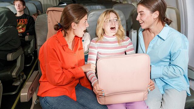 L'éclatante Aurora Heat et Alexis Wilson - bande-annonce lingerie - Young Lesbian Lovers