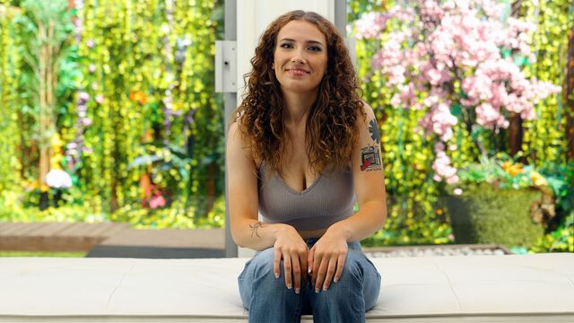 Spicy curly-haired chick Malissa likes dick-riding so much