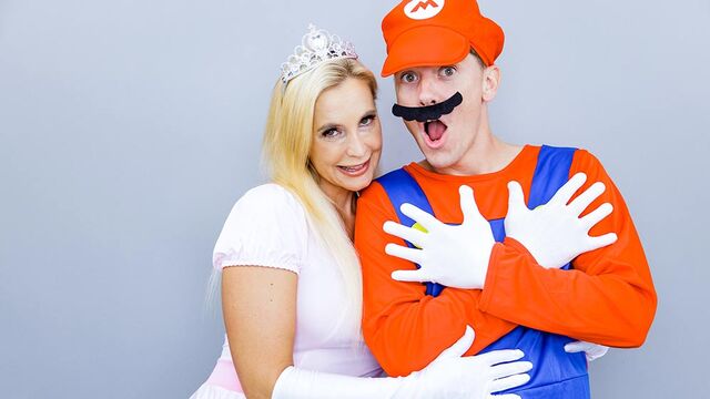 Astonishing blonde Sophia West gets pleasure from intensive anal