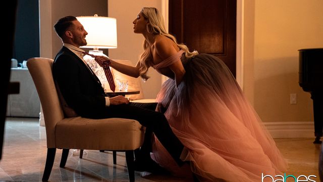 Awesome blonde chick Abella Danger jumps on a pretty huge boner