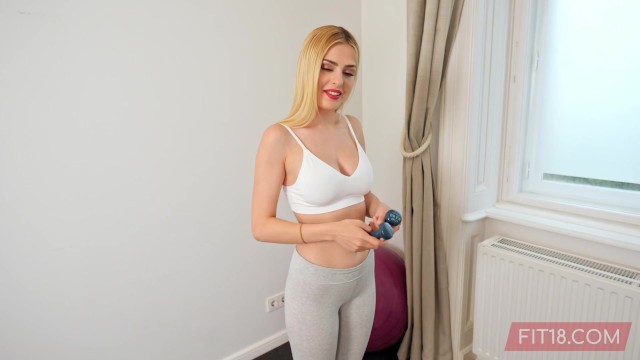 La douce Mina Von D - contenu x yoga - Fit18