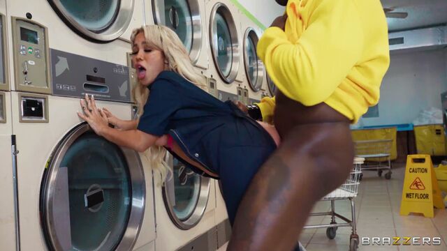 Brazzers Exxtra - papai mamãe cena