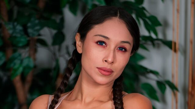 Smiling slutty MILF Cali Lee cheats on her boyfriend with a big dick