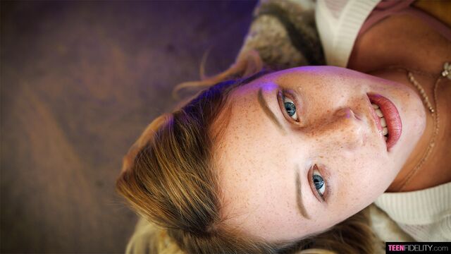 Cute hottie Dixie Lynn gets her hole fucked in the doggy style pose