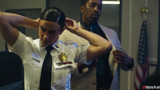 La enamorada Nicole Kitt y Penny Barber en escena de estilo perrito