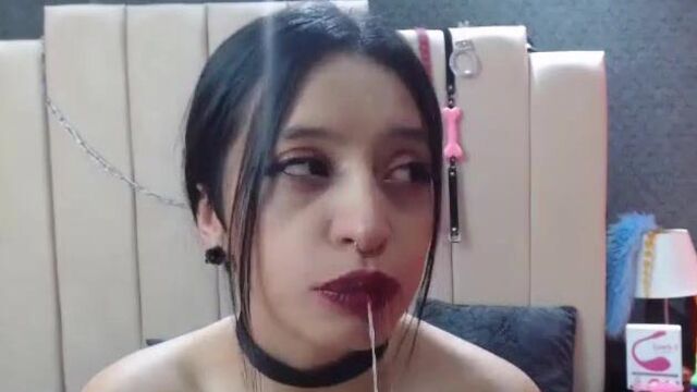 Xxx con la amable ninfómana con morena de Sex.Cam