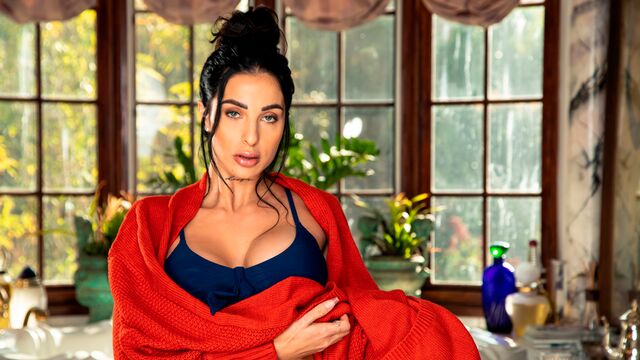 La remarquable Azul Hermosa en vedette dans contenu model