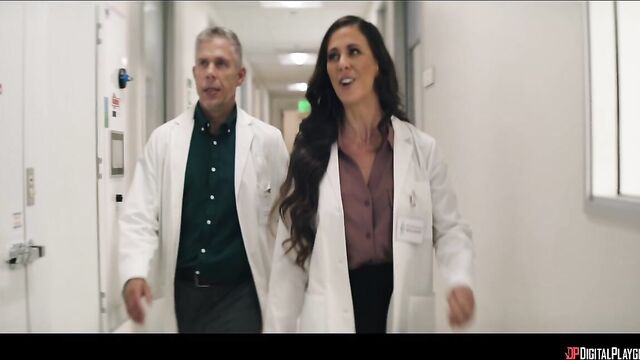 Porno de piernas largas protagonizado por la hipnótica Cherie Deville