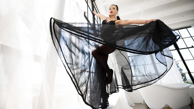 Beautiful solo masturbation with a gorgeous Gal Ritchie