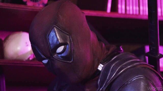 Tráiler con la hambrienta de sexo Kenzie Taylor con cosplay de Wicked Pictures