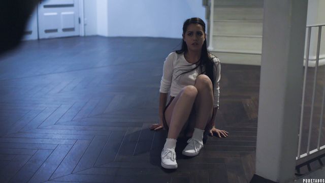 La elegante Alina Lopez - acción de piernas largas - Pure Taboo