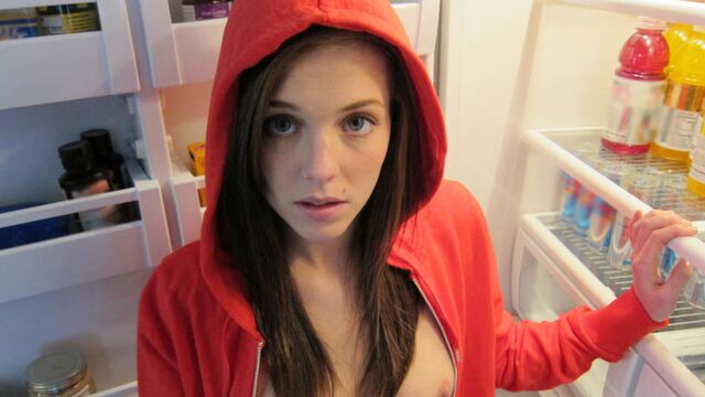 Flexible hottie Kiera Winters is touching her hungry shaved pussy