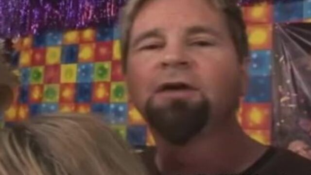 Fuck A Fan - película de tetas pequeñas