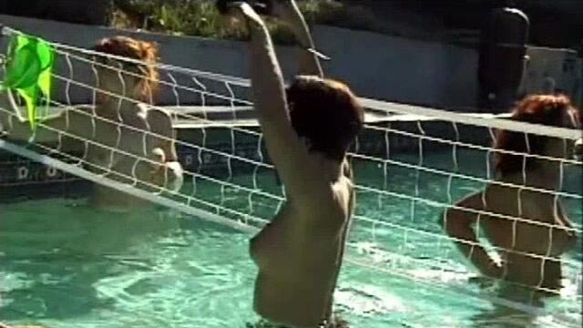 Devil's Film - séquence seins de taille moyenne