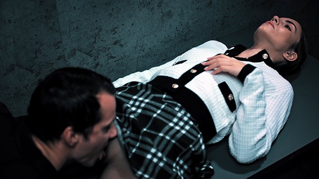 Escena de chupando coños protagonizado por la indescriptible Sam Bourne y Sirena Milano