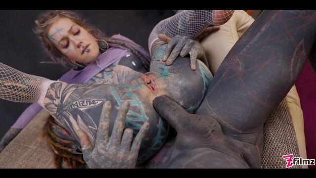 Z-filmz-originals présente vidéo gros culs de Anuskatzz et Lily Lu