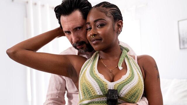 Regardez clip de la chaudasse Destiny Mira