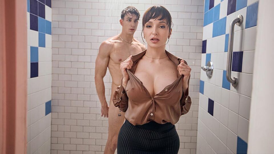 Fantastic Lexi Luna - curvy scene - MILFy