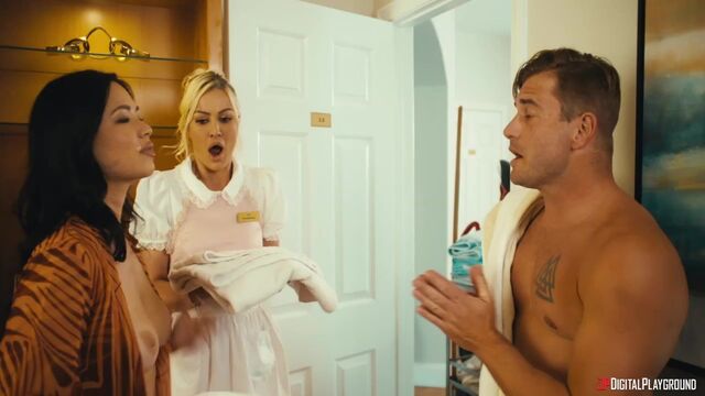 Digital Playground presenta pornografía con las sexo con la cara de Cherry Kiss y Scarlett Alexis