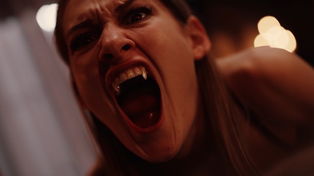 Pornografía con la fascinante Tiffany Tatum y Leana Lovings con estrella porno de Vampired