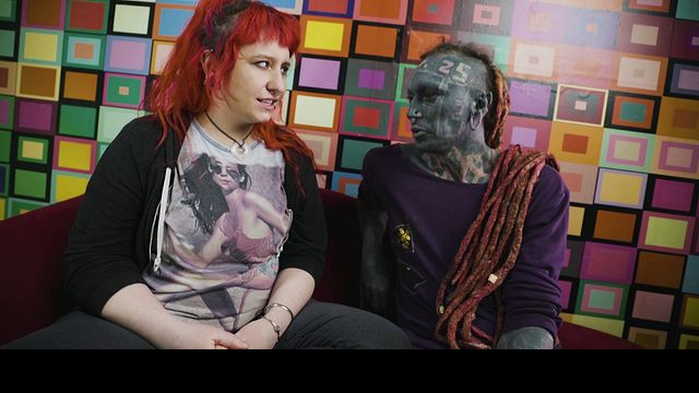 La salope Proxy Paige et Lily Lu en vedette dans scène entretien