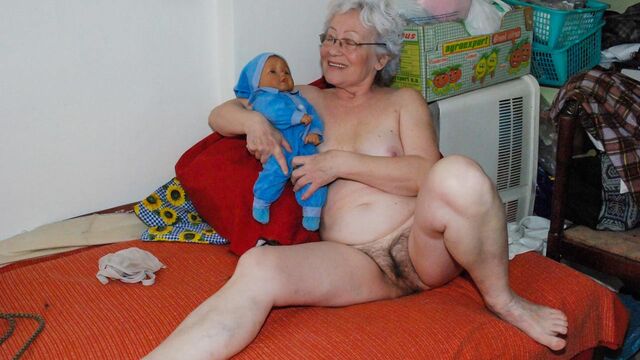 La indecente Agnes - clip de madura - OmaHotel