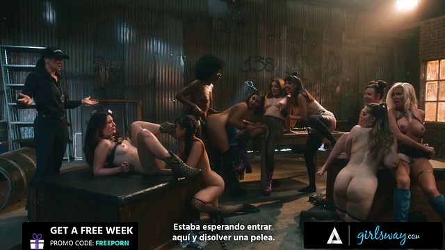 Dollish Ana Foxxx's fisting dirt