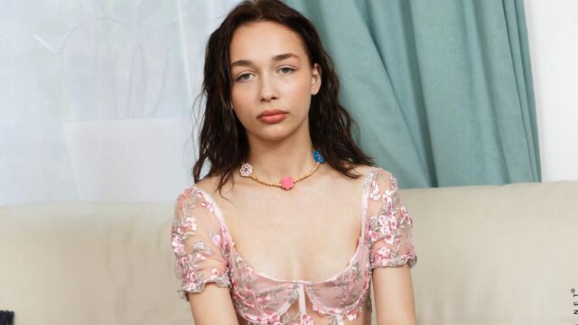 Mira acción con la perfecta Lucia Grace