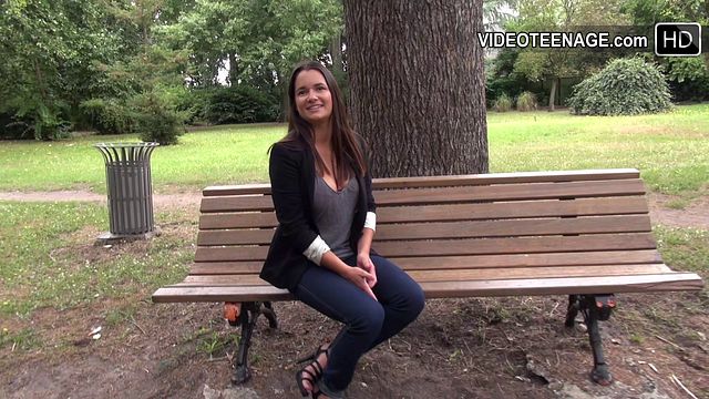 Porno de masturbación protagonizado por la ardiente reina