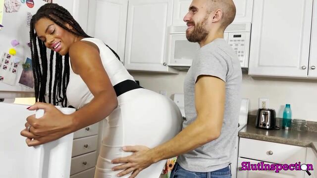 La noble  Halle Hayes en acción de MILF